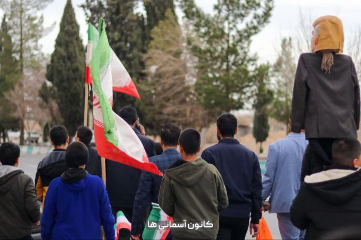 📸 #گزارش_تصویری 🖼  🪴حضور اعضای کانون آسمانی ها در راهپیمایی جشن سالروز پیروزی انقلاب اسلامی✌️🇮🇷